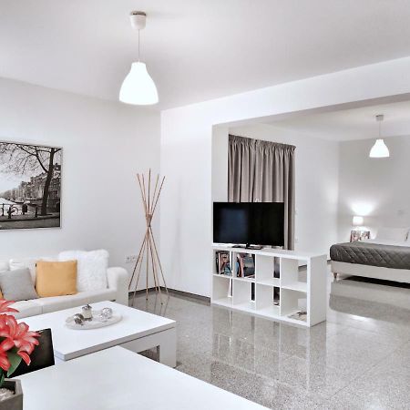 Budget Semi Basement By Verde Apartments Athen Eksteriør billede
